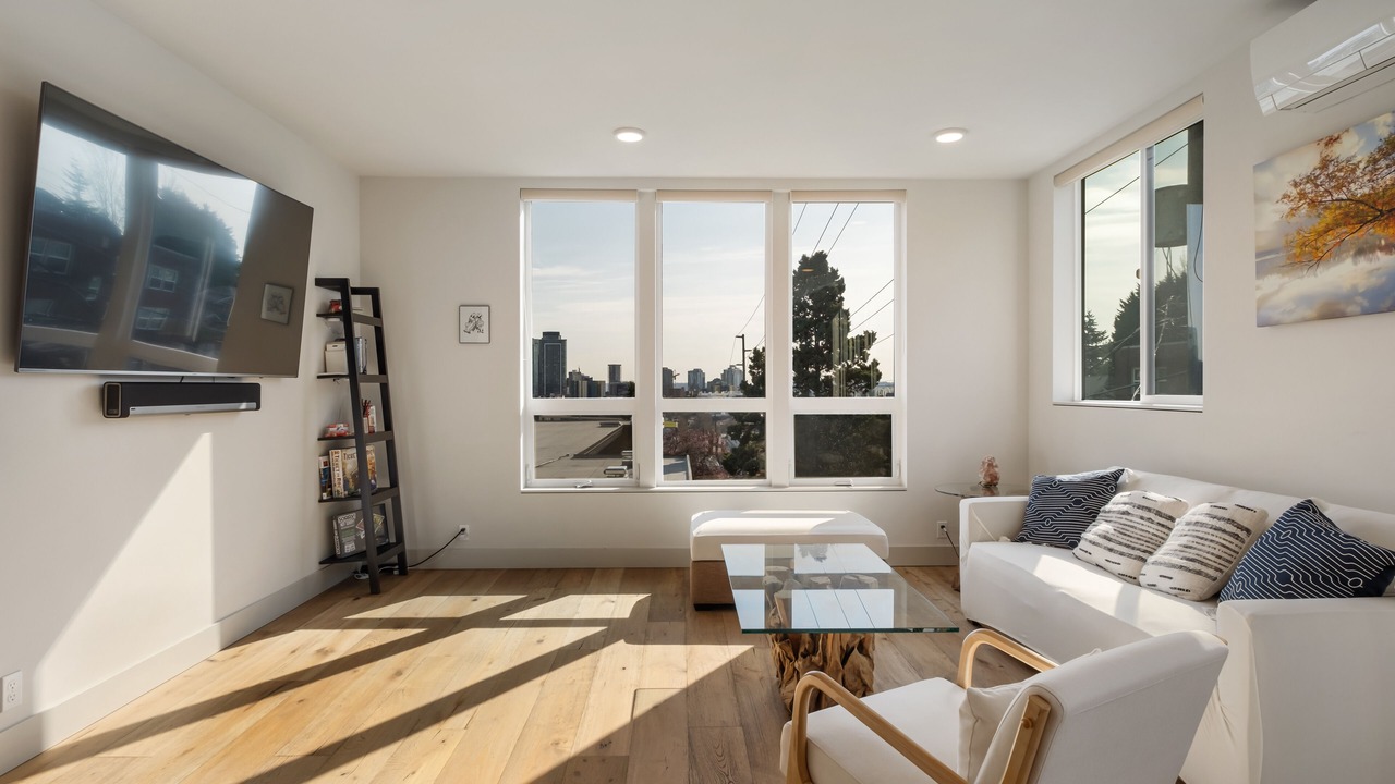 Photo of Livingroom in East Queen Anne
