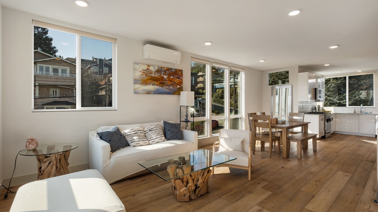 Photo of Livingroom in East Queen Anne