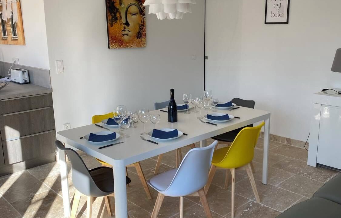 Photo of Others in Tavel