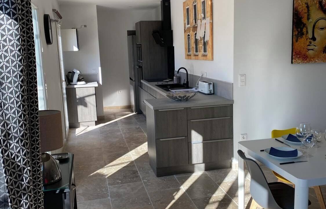 Photo of Others in Tavel