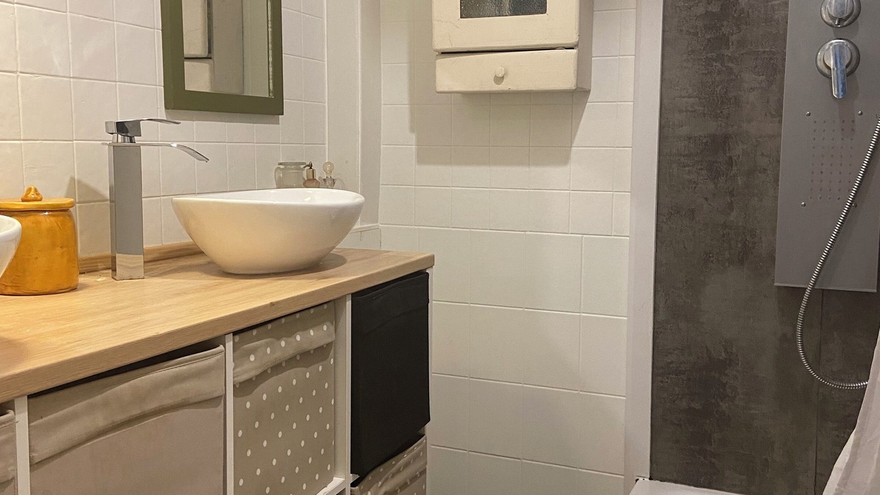 Photo of Bathroom in Menil-Hubert-sur-Orne