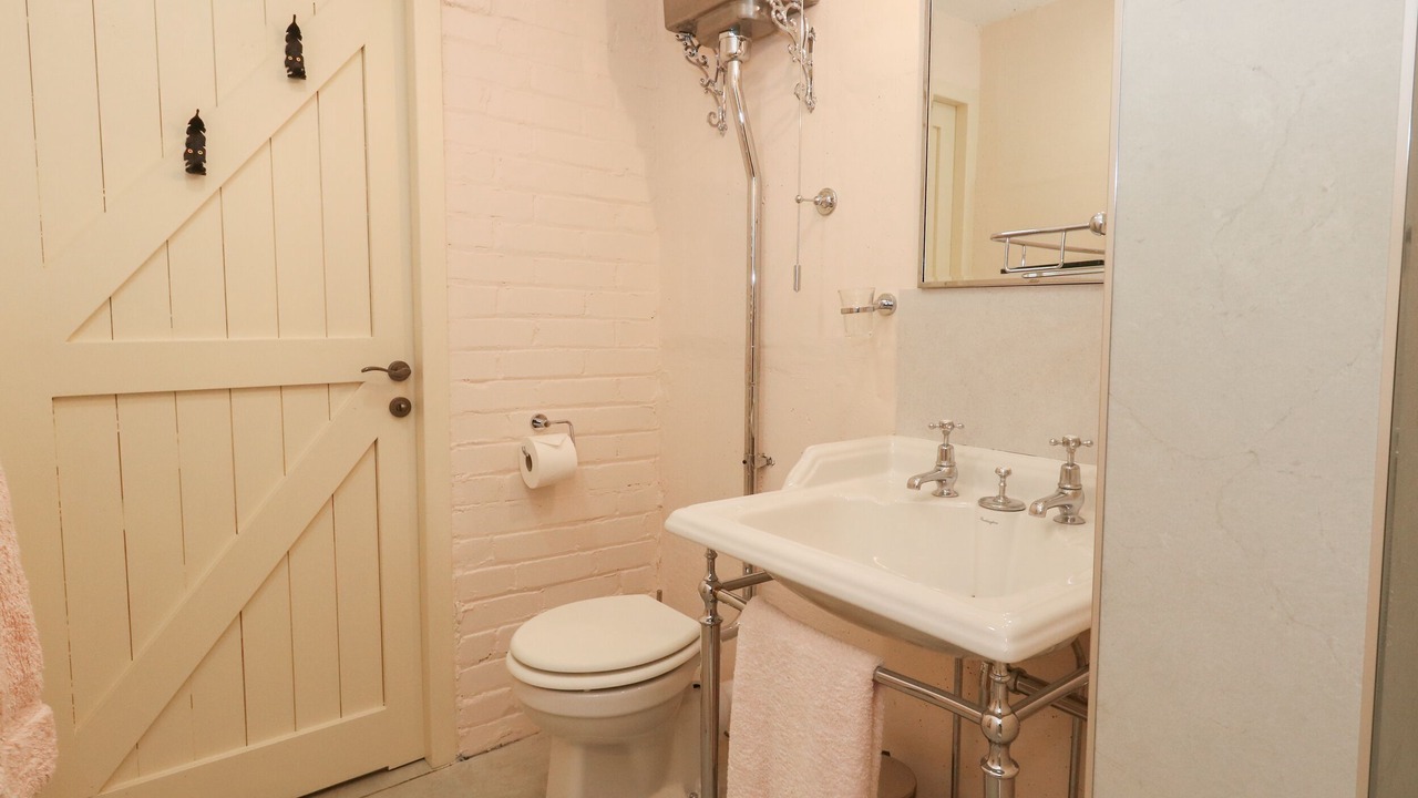 Photo of Bathroom in Holworth