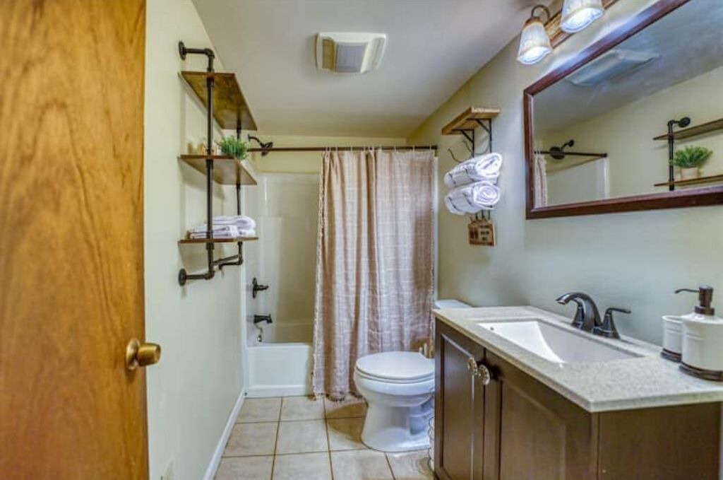 Photo of Bathroom in Jasper