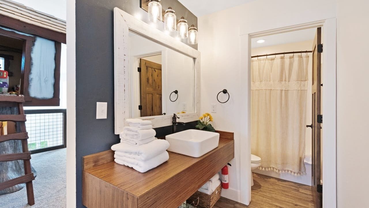 Photo of Bathroom in Garden City