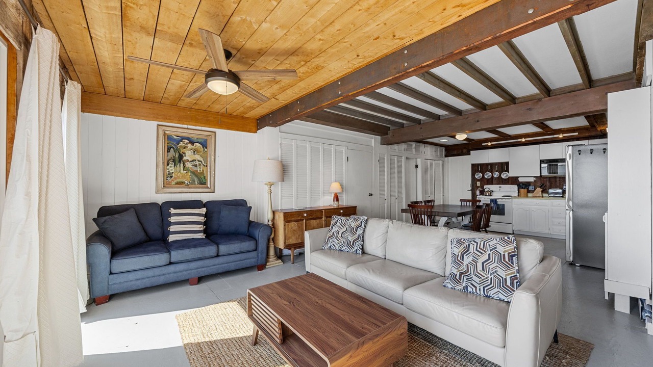 Photo of Livingroom in Commercial Street