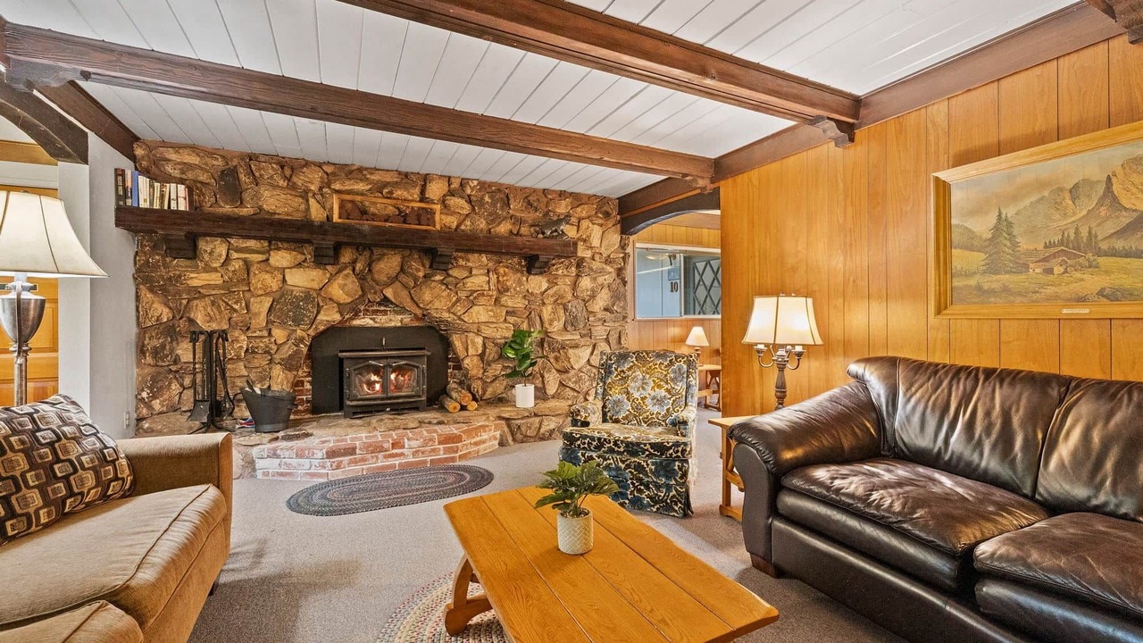 Photo of Livingroom in Strawberry