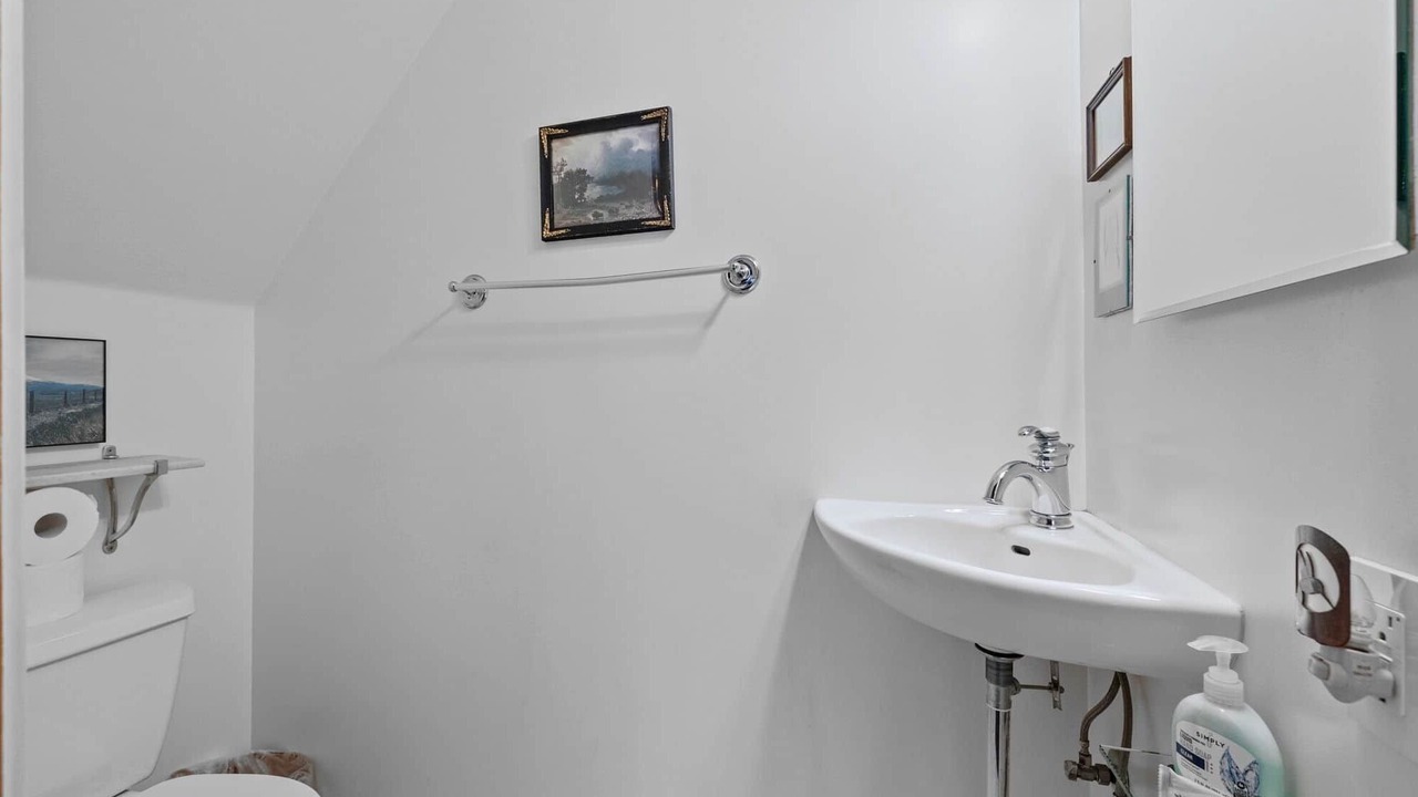 Photo of Bathroom in Strawberry