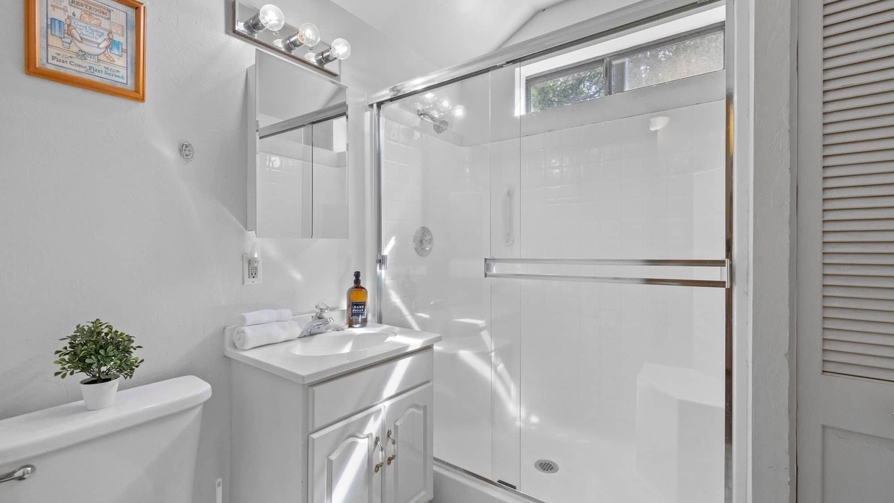 Photo of Bathroom in Strawberry