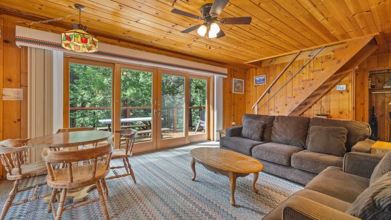 Photo of Livingroom in Strawberry