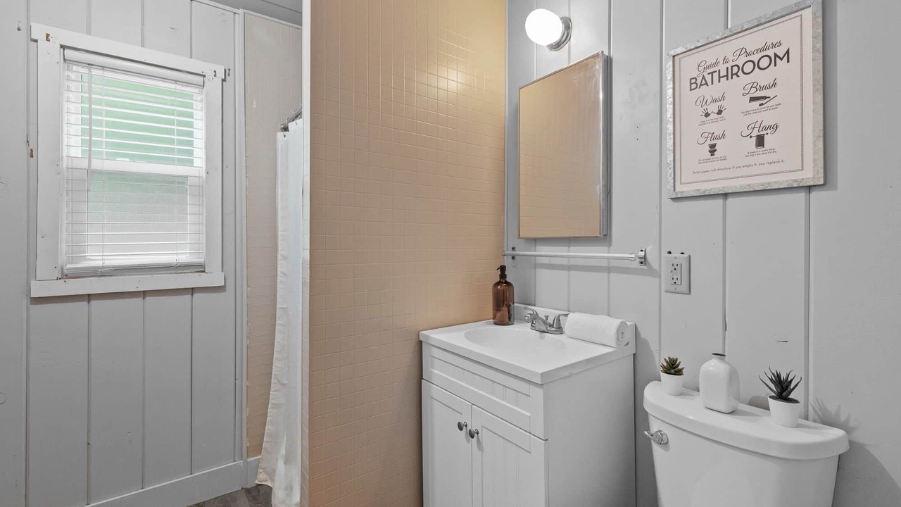 Photo of Bathroom in Strawberry