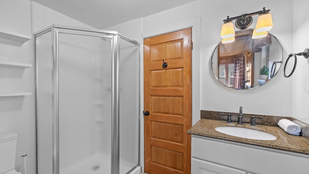 Photo of Bathroom in Strawberry