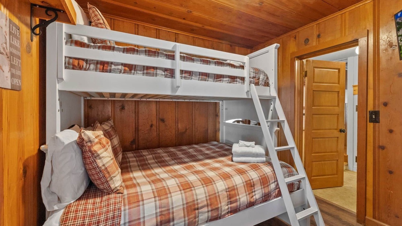 Photo of Bedroom in Strawberry