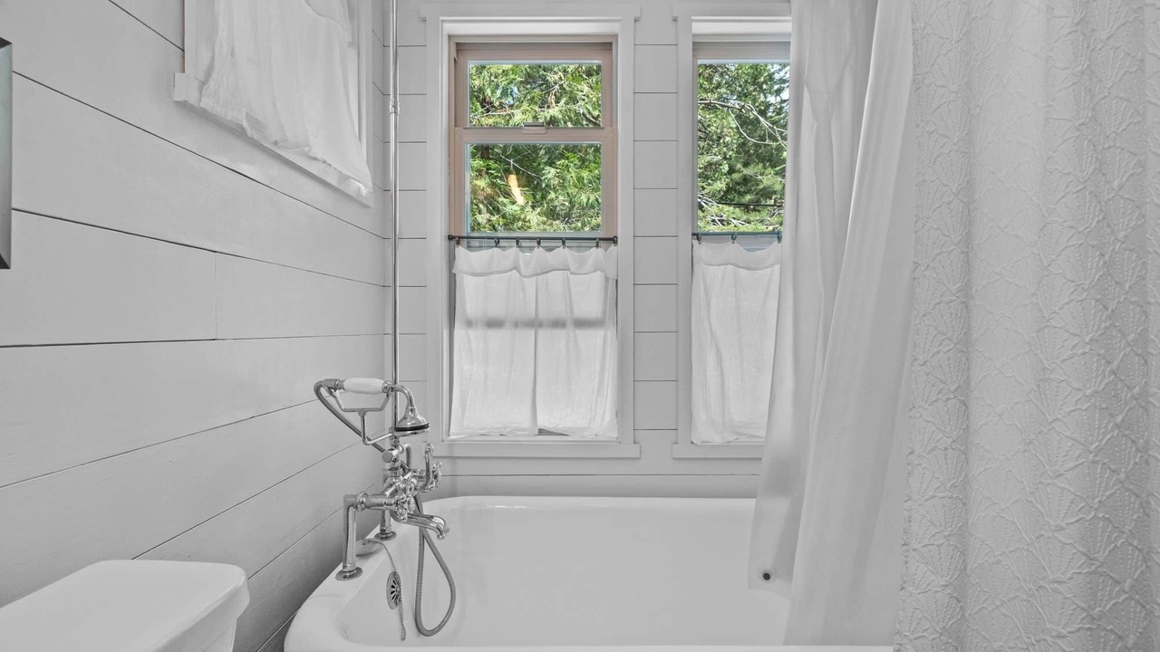 Photo of Bathroom in Strawberry