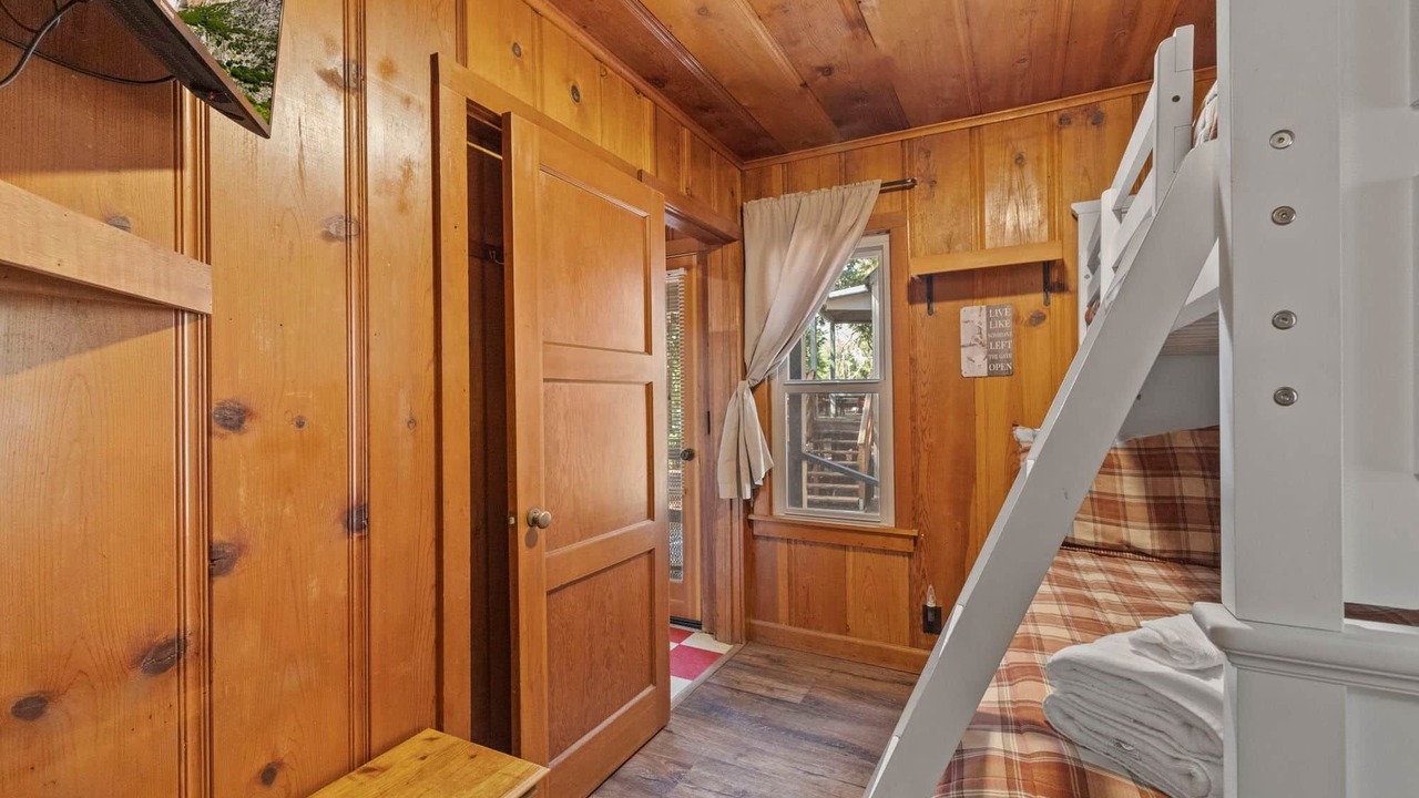 Photo of Bedroom in Strawberry