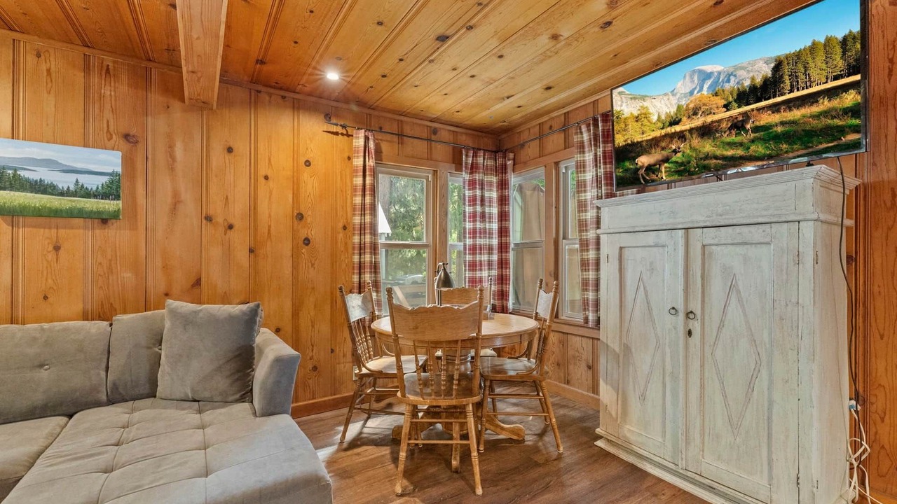 Photo of Livingroom in Strawberry