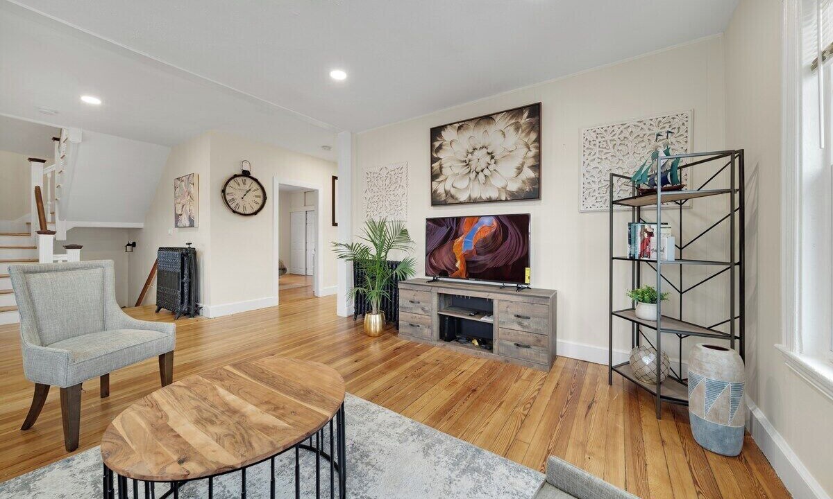 Photo of Livingroom in Allston