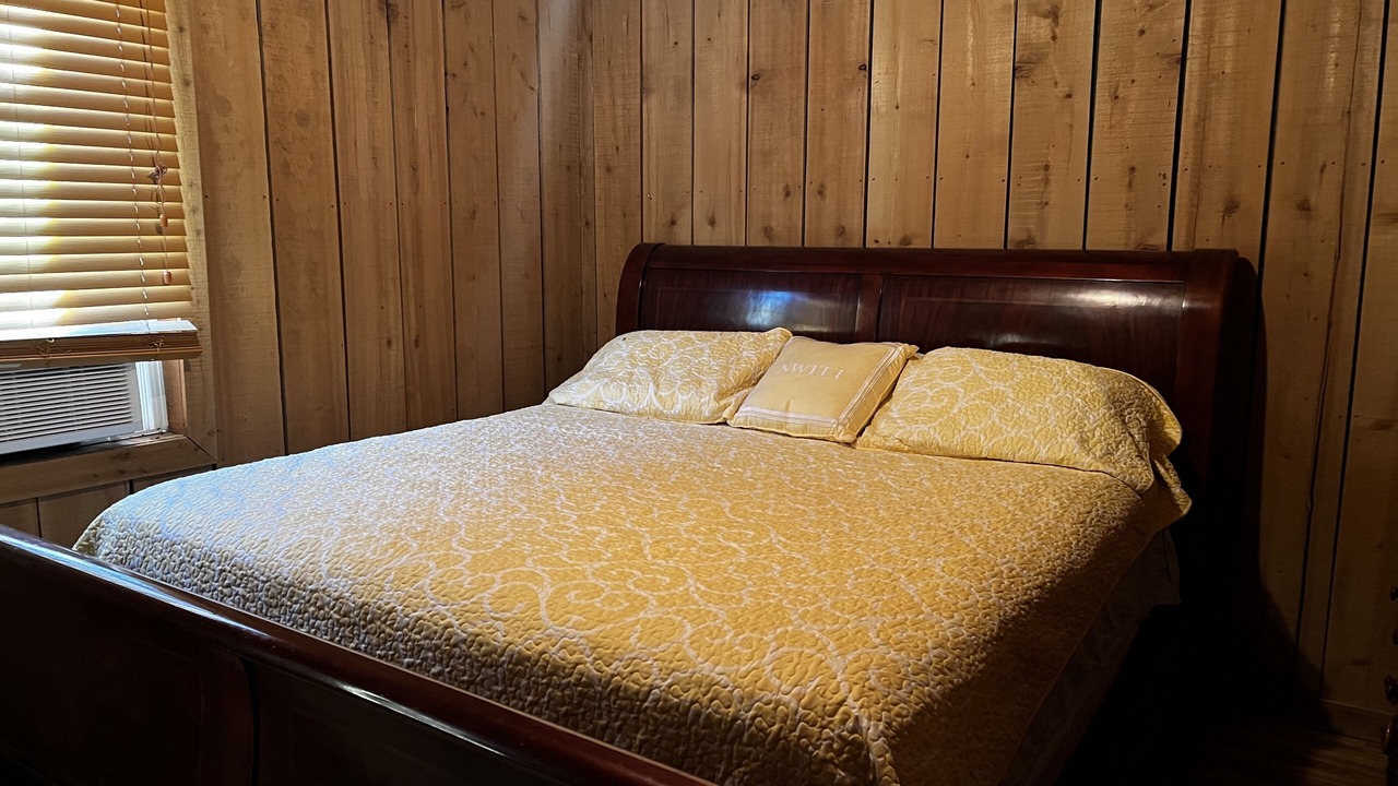 Photo of Bedroom in Lawrenceburg