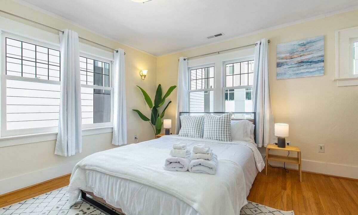 Photo of Bedroom in Broadway