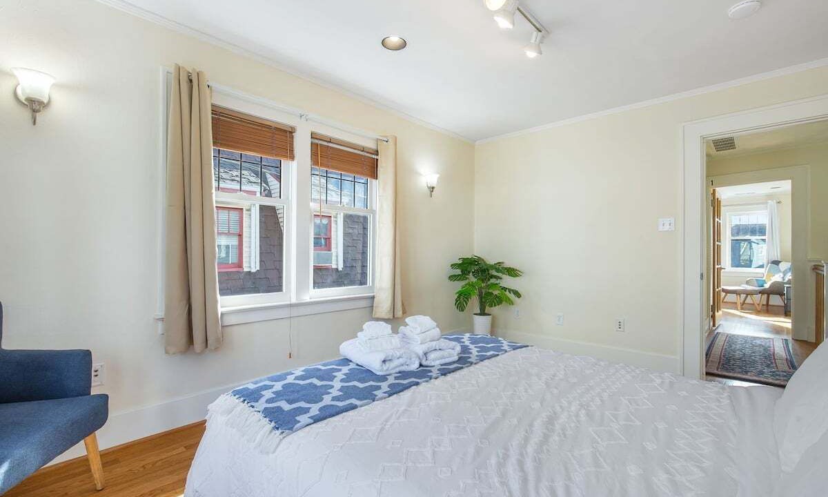Photo of Bedroom in Broadway