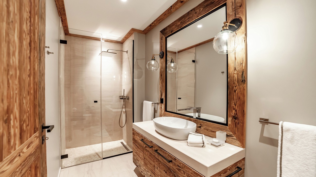 Photo of Bathroom in Lens