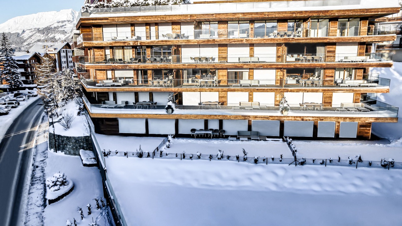 Photo of Outdoor in Lens