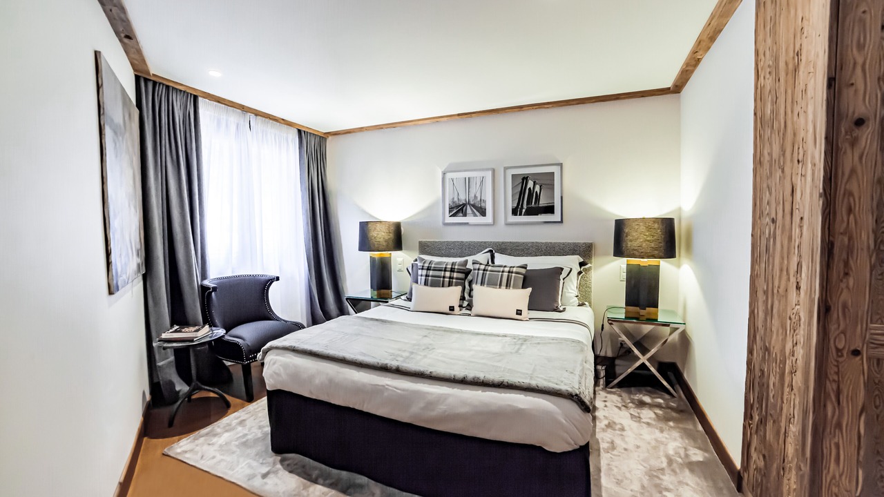 Photo of Bedroom in Lens