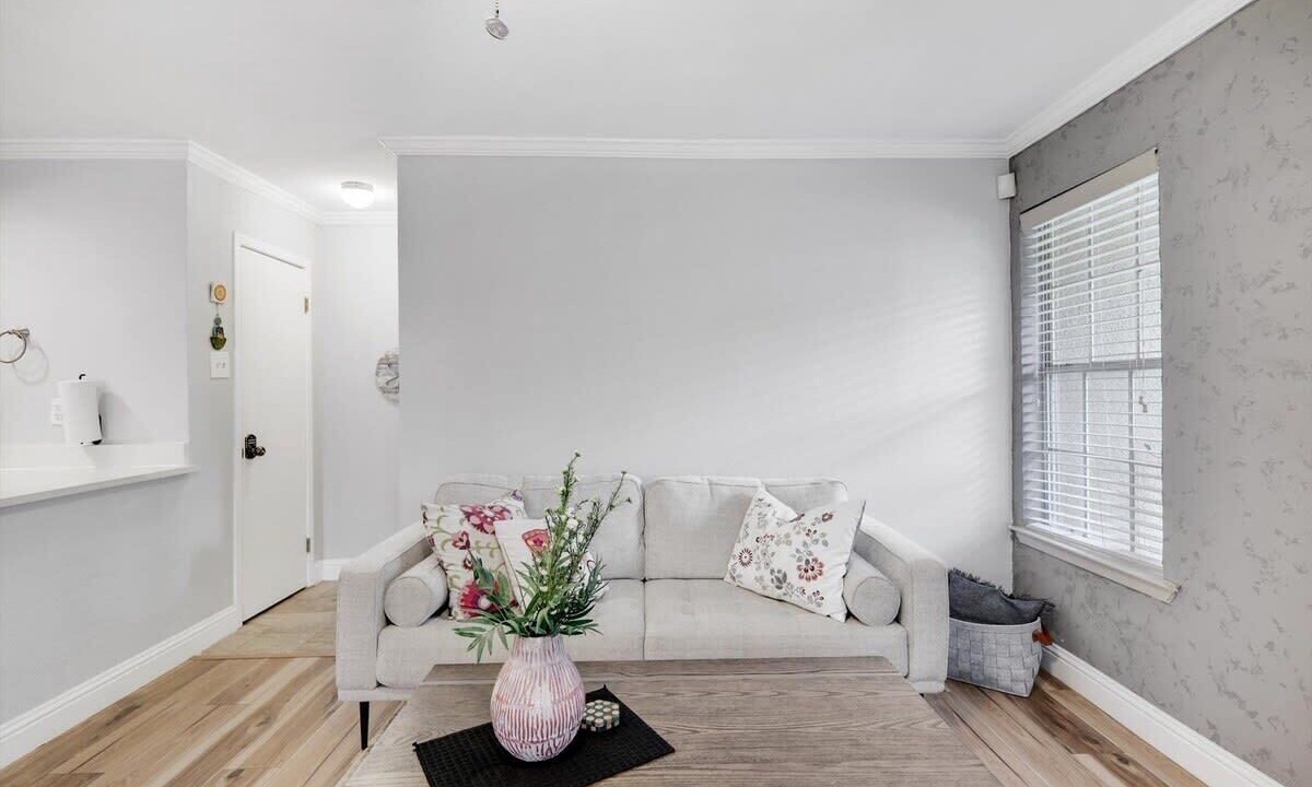 Photo of Livingroom in Far North Dallas