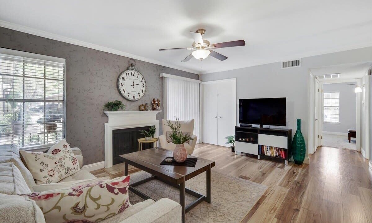 Photo of Livingroom in Far North Dallas