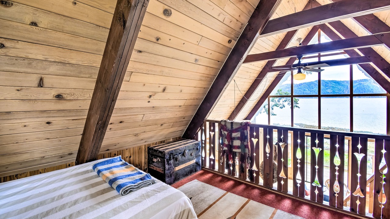 Photo of Bedroom in Lilliwaup