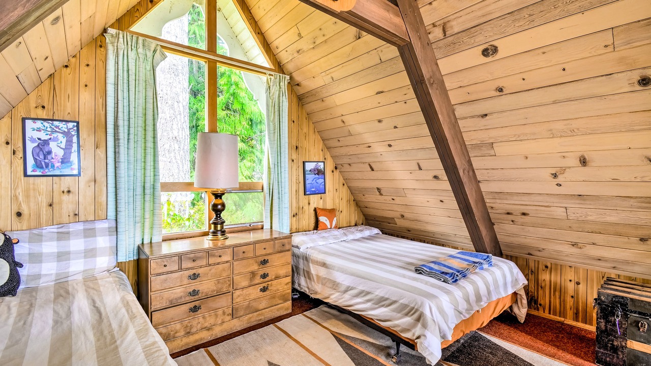 Photo of Bedroom in Lilliwaup