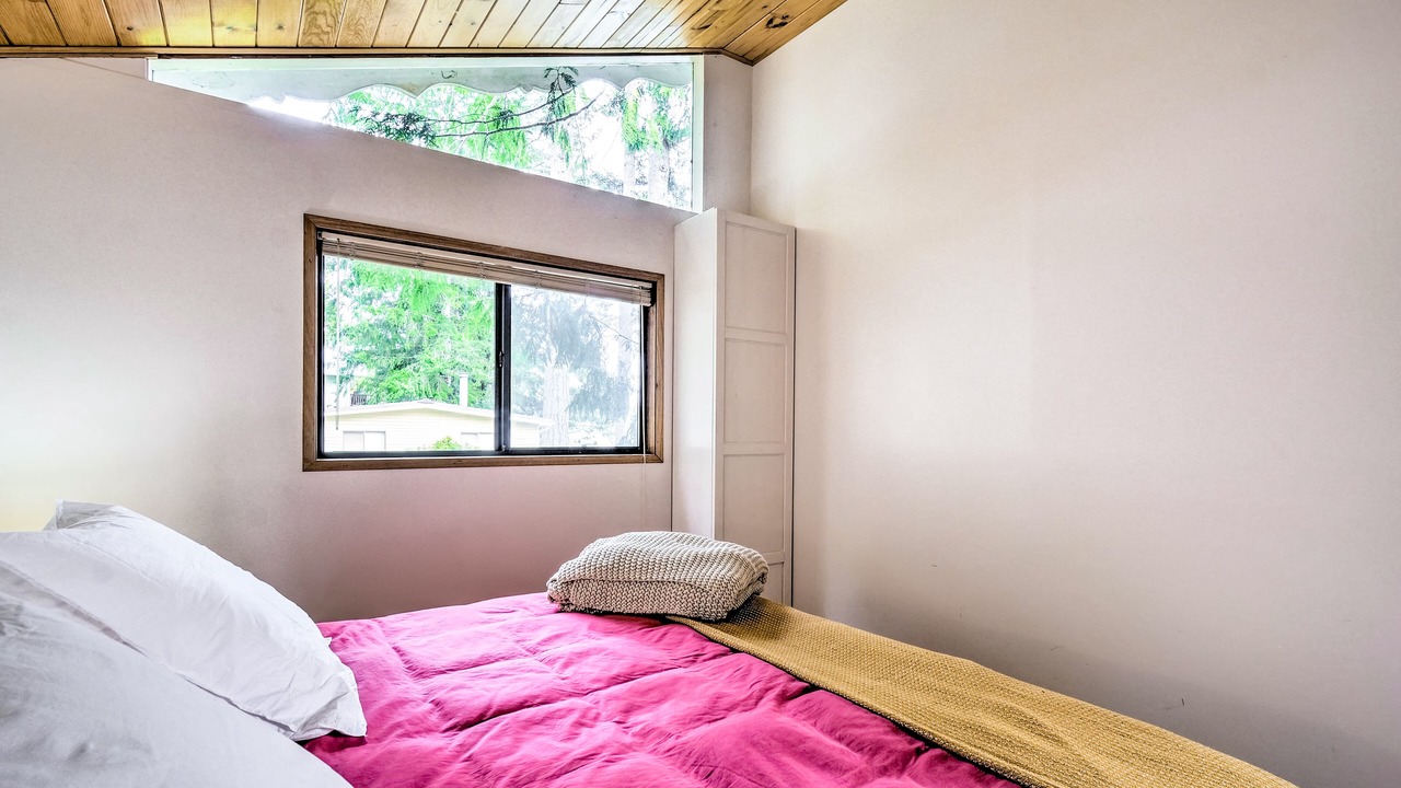 Photo of Bedroom in Lilliwaup