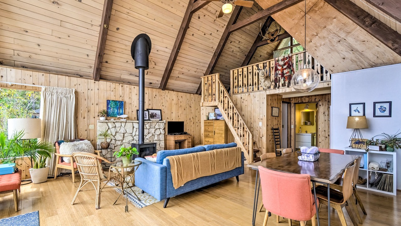 Photo of Livingroom in Lilliwaup