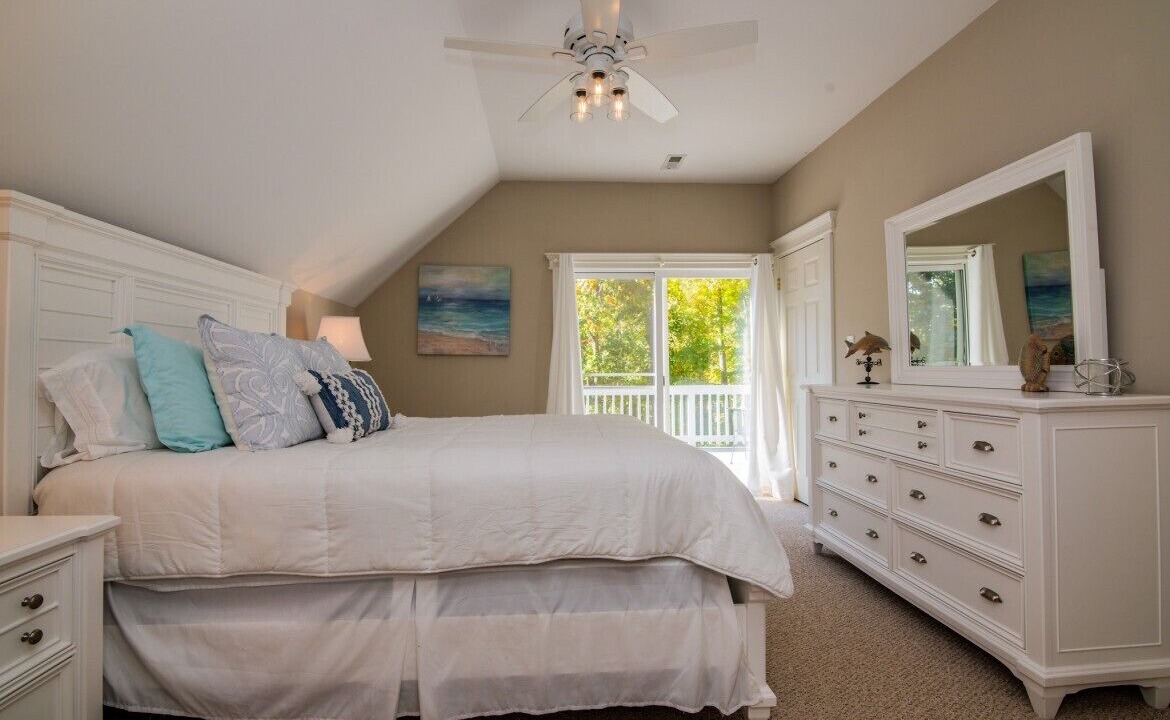 Photo of Bedroom in North Shore Acres