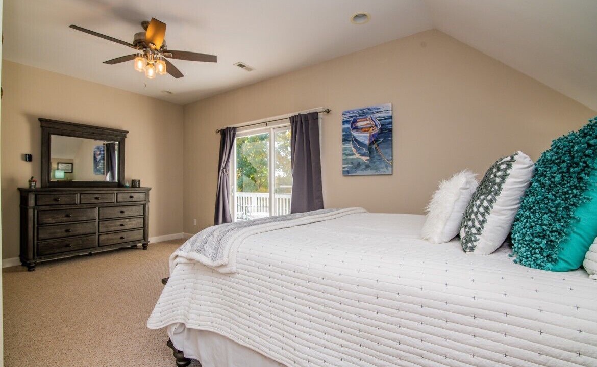 Photo of Bedroom in North Shore Acres