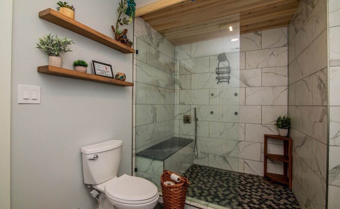 Photo of Bathroom in North Shore Acres