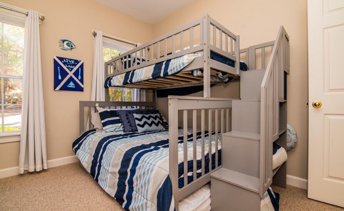 Photo of Bedroom in North Shore Acres