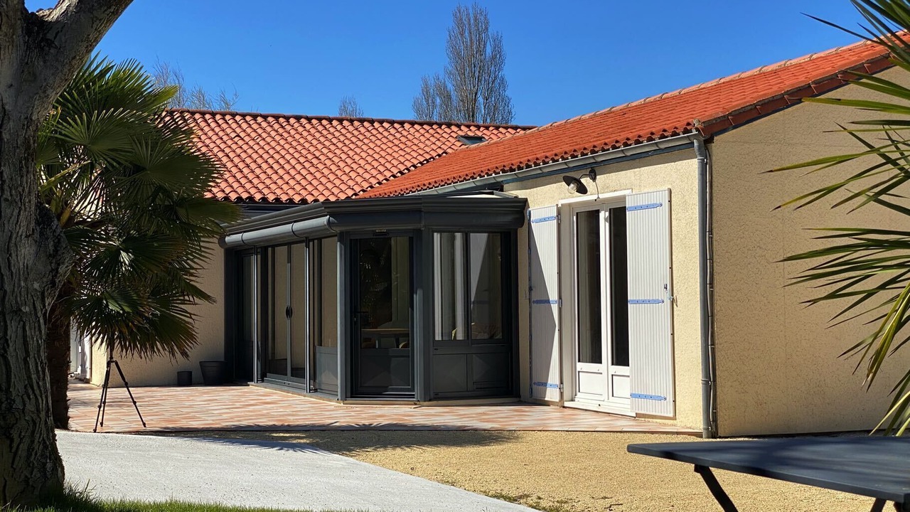 Photo of Patio Balcony in Saint-Vincent-sur-Jard