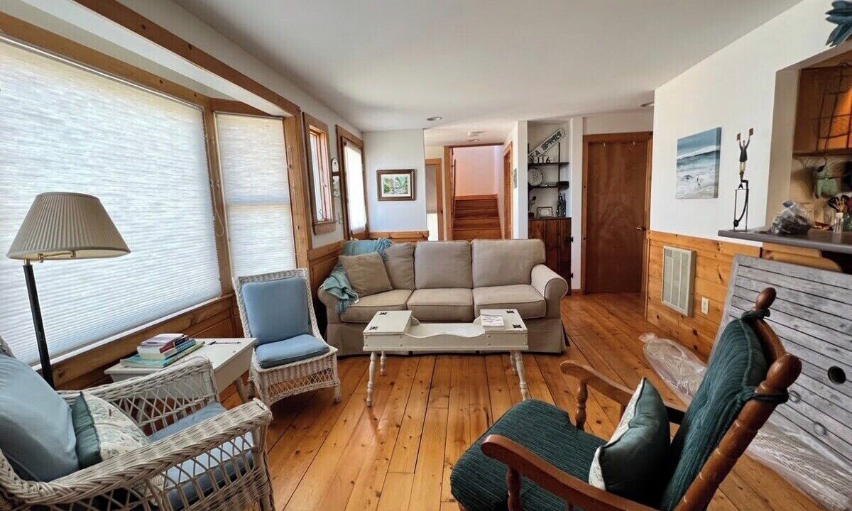 Photo of Livingroom in Brewster