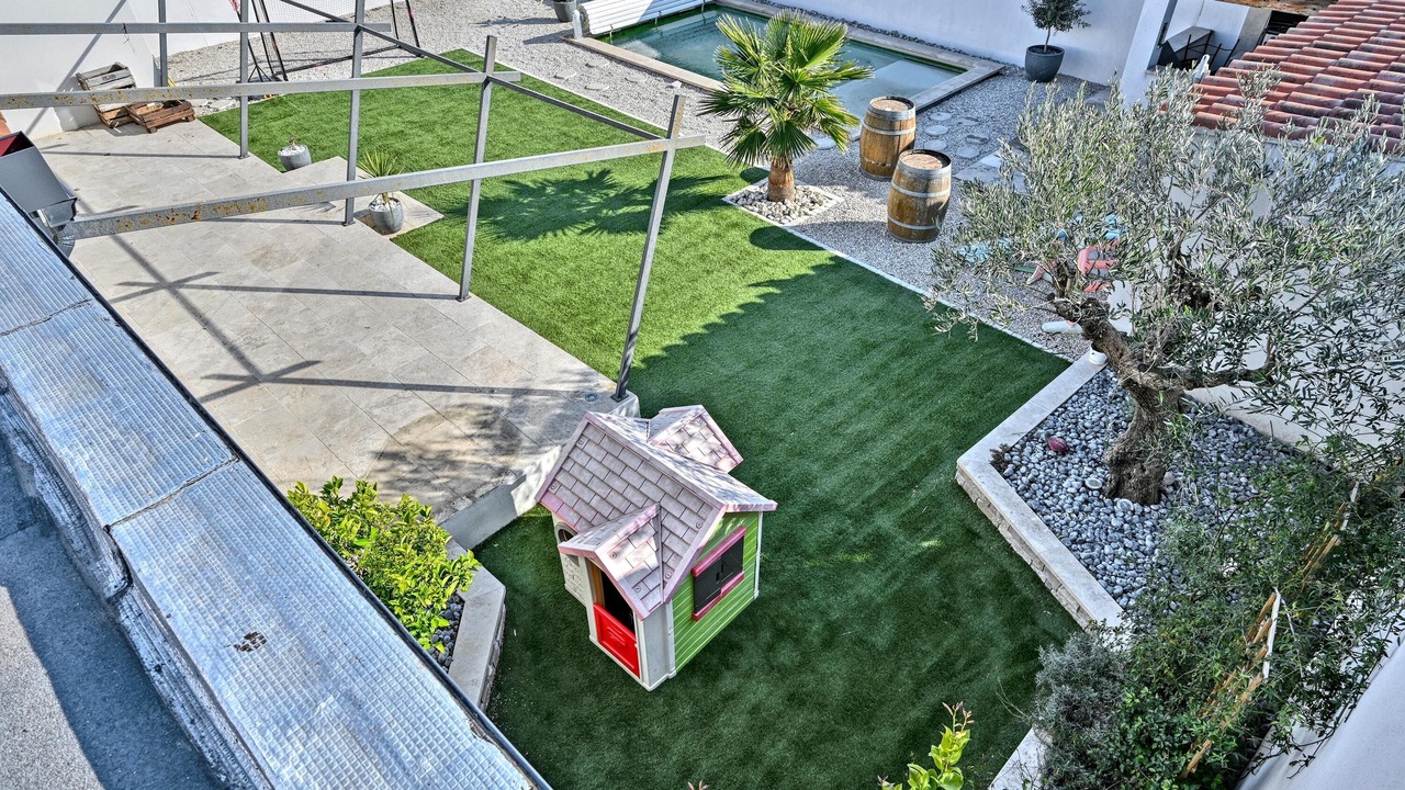 Photo of Outdoor in Tavel