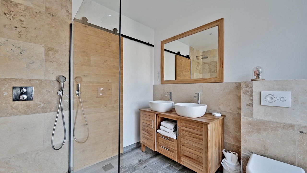 Photo of Bathroom in Tavel