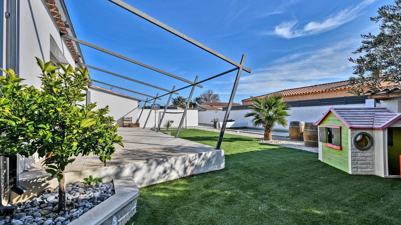 Photo of Outdoor in Tavel