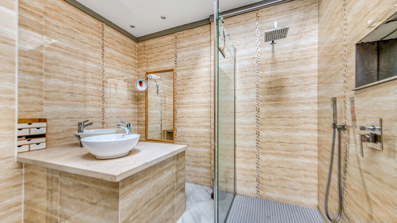 Photo of Bathroom in Grayan-Et-L'Hopital