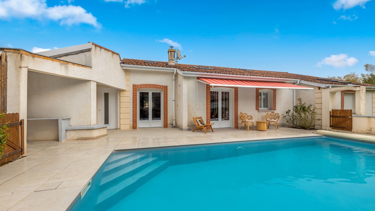 Photo of Outdoor in Grayan-Et-L'Hopital