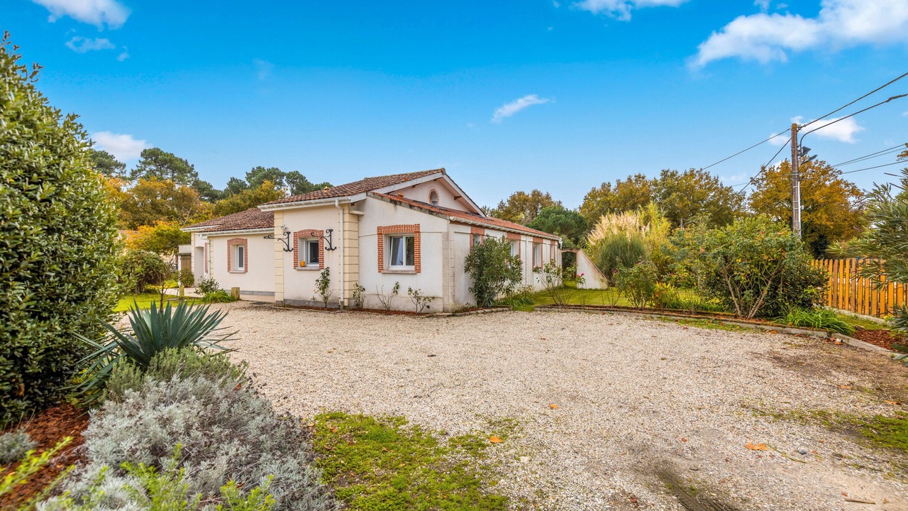 Photo of Outdoor in Grayan-Et-L'Hopital