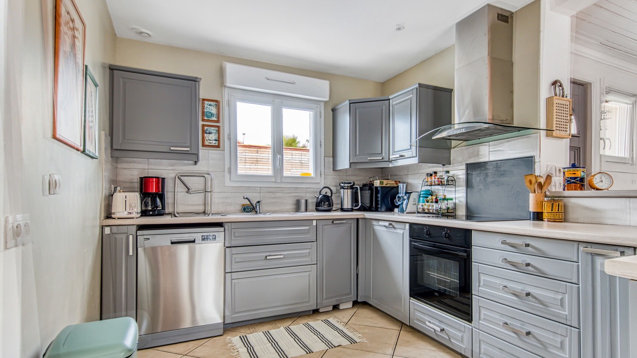 Photo of Kitchen in Grayan-Et-L'Hopital