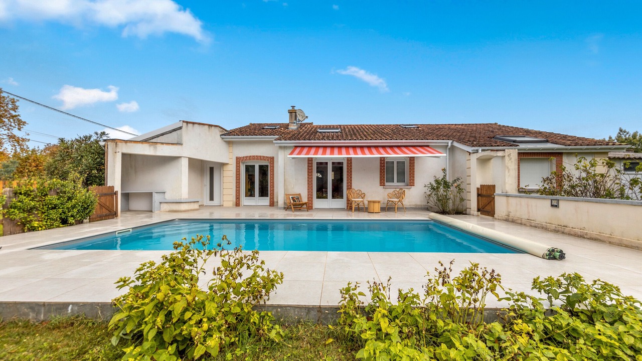 Photo of Outdoor in Grayan-Et-L'Hopital