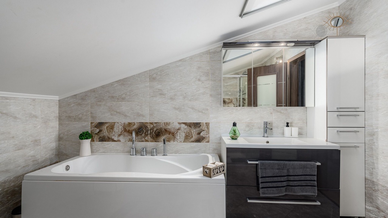 Photo of Bathroom in Murine