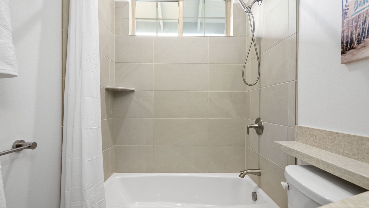 Photo of Bathroom in Makaha Valley