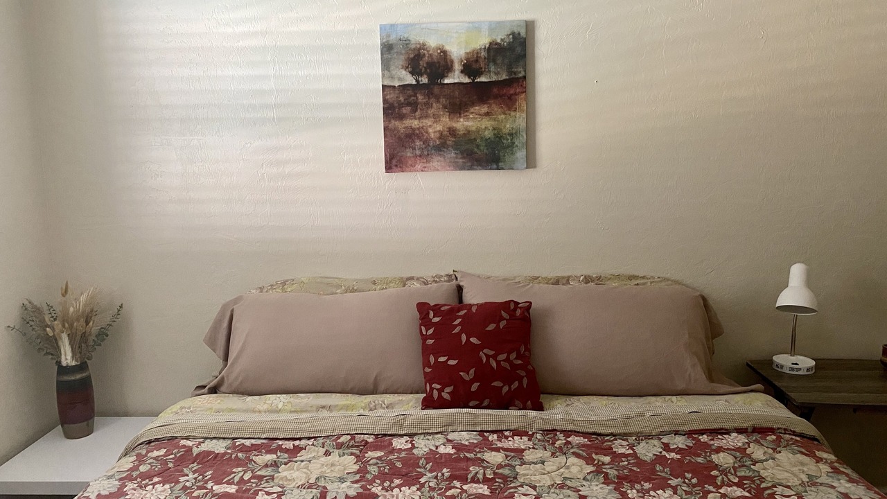 Photo of Bedroom in Putnam Hall