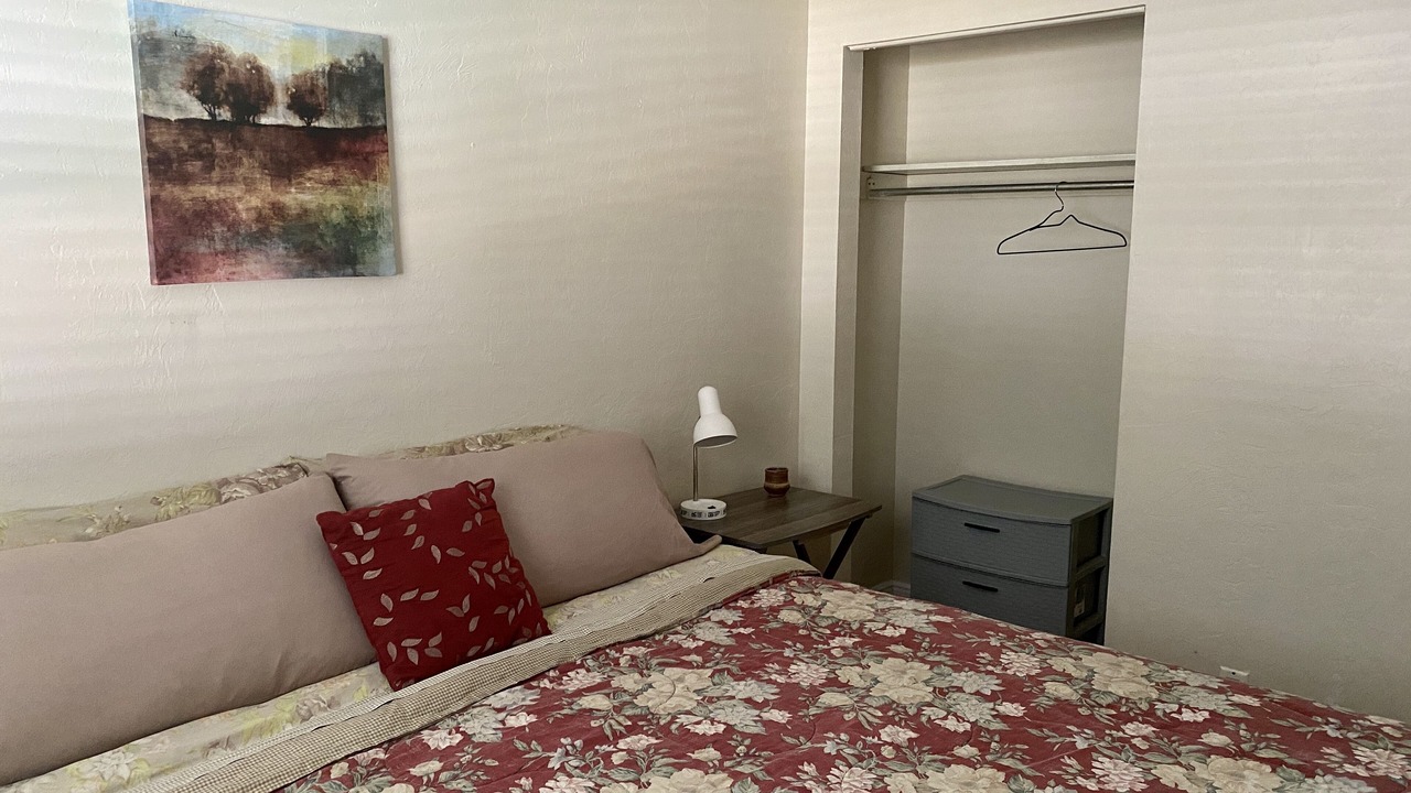 Photo of Bedroom in Putnam Hall